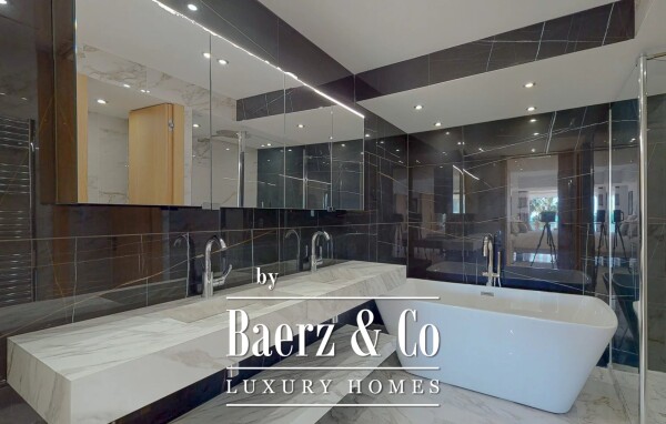 photo 14 Exceptionnal seafront and seaview apartment in Cannes Croisette