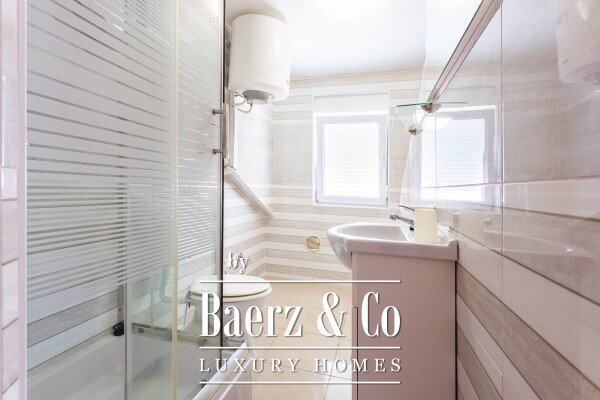 photo 6 Novalja, house with 10 apartments near the center with a sea view