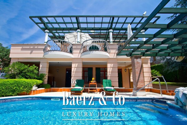 photo 7 Poreč, exclusive villa with 430 m2, attractive location