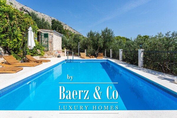 photo 5 Split, Jesenice, Beautiful authentic villa with a sea view