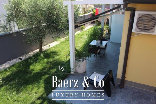 photo 4 Pješćana uvala, villa with 7 apartments overlooking the sea, 200 m from the beach