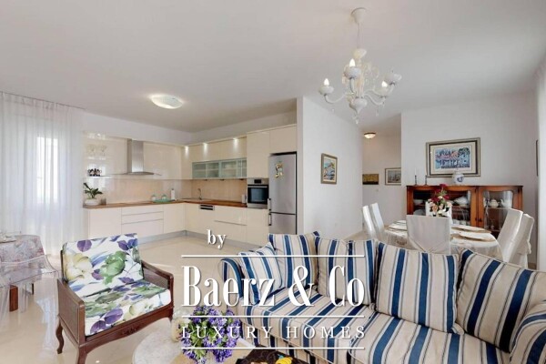 photo 16 Jelsa, a unique house right on the waterfront