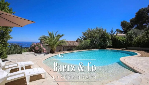 photo 5 VALLAURIS, NEAR CANNES -  BRIGHT PROVENCAL VILLA - PANORAMIC SEA VIEW