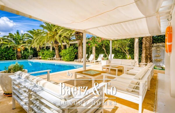 photo 10 IMPRESSIVE SEA-FRONT VILLA IN CALAN BLANES