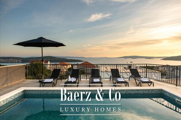 photo 2 Surroundings of Trogir - a house with a swimming pool and a beautiful view