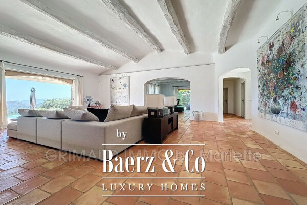 photo 10 Charming Property with Panoramic View of Grimaud Castle – La