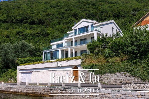 photo 2 Luxury Villa in Tivat Municipality next to the Sea