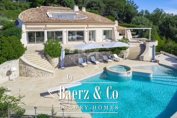 photo 9 Large property with Castle and sea views