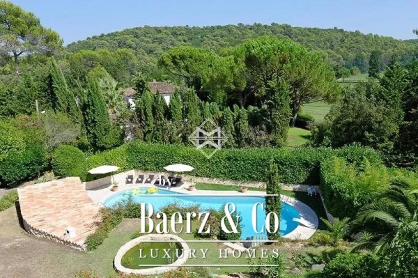 photo 3 Provençal in a gated domain.