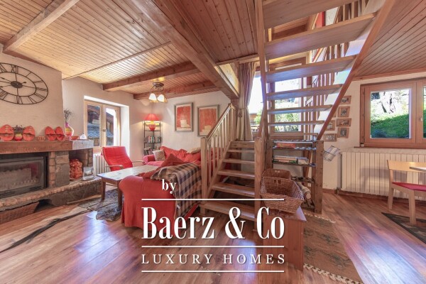 photo 6 TRADITIONAL SAVOYARD STYLE - 6 BEDROOM CHALET