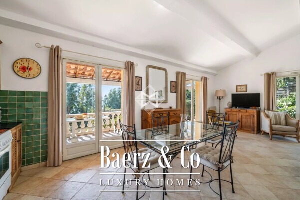 photo 6 Agay, second line facing the sea…