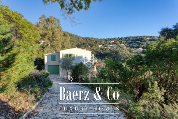 photo 5 In La Croix-Valmer, villa with sea view in the heart of a domain