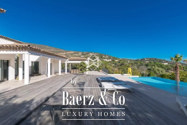 photo 13 Luxury villa - Beautiful open view over the sea and the surrounding nature