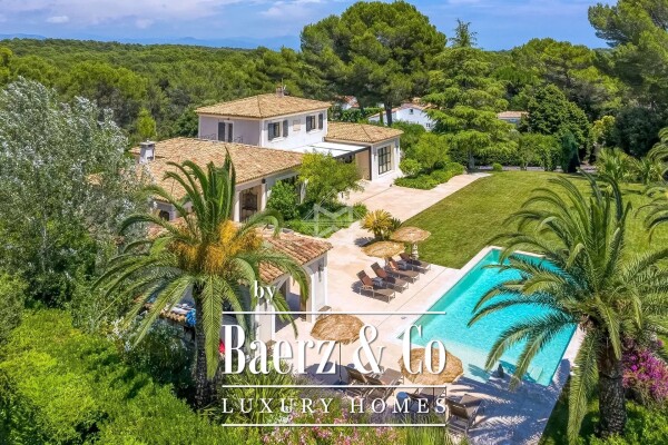 photo 4 Joint sole agency. Elegant Provencal villa in a closed estate