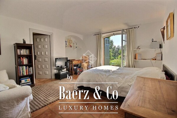 photo 12 Provençal house with sea view in sought-after estate