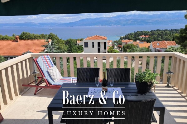 photo 2 Brač, Supetar, a house with a total area of 372 m² located on a plot of 411 m².