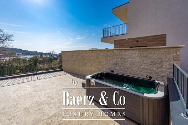 photo 4 Istria, Banjole, semi-detached villa first row to the sea 244 m2 with a view of the Marina