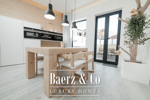 photo 8 1930s building downtown Porto