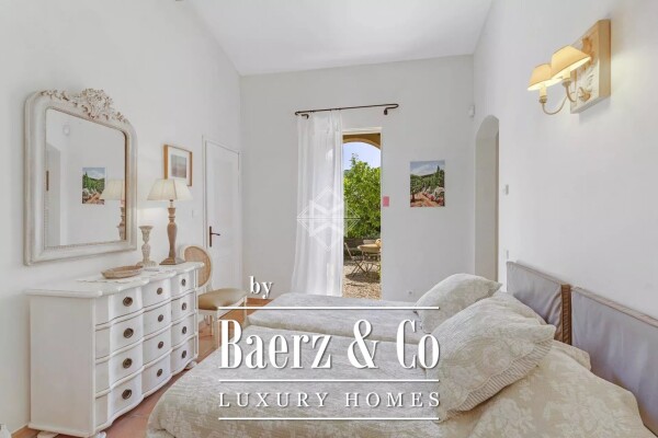 photo 14 Gigaro Beach on foot – elegant Provençal villa