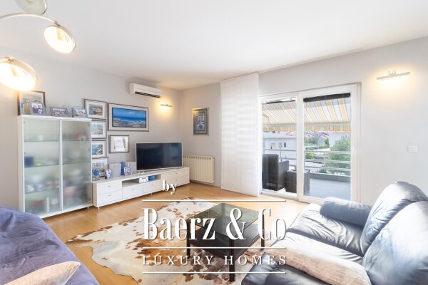 photo 34 Krk, house with three residential units and a large garden in the center