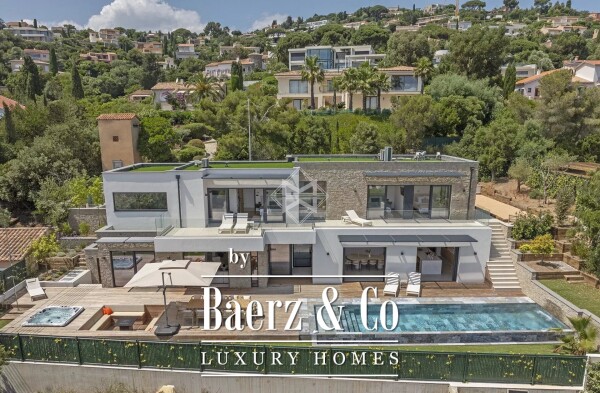 photo 3 New contemporary villa with sea view