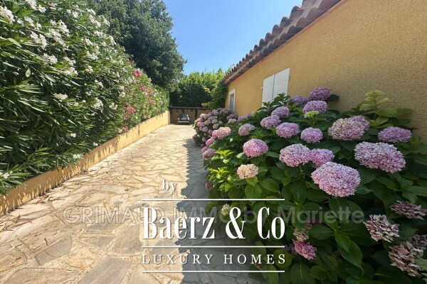 photo 2 Calm and Comfort: House with Pool and Large Garage