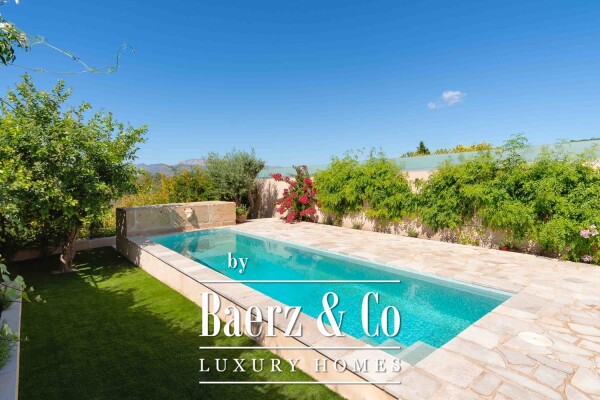 photo 3 Exquisite renovated townhouse with pool and mountain view