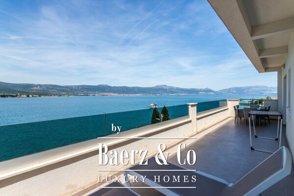 photo 15 Čiovo, Arbanija, apartment house with swimming pool, 1st row to the sea