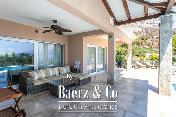 photo 26 Mimice, jedinstvena vila s bazenom i idiličnom okućnicom