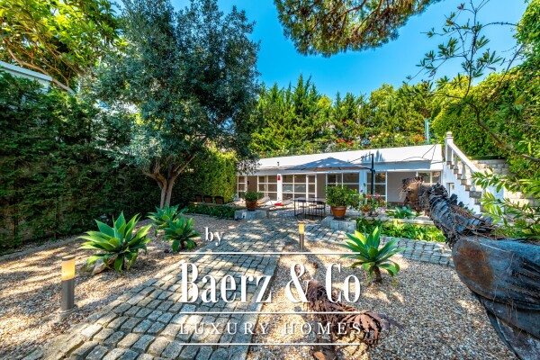 photo 29 5 bedroom villa with swimming pool in the historic area of Parede