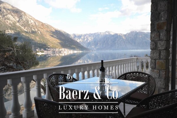 photo 21 Villa in the first line to the sea in Boka Bay