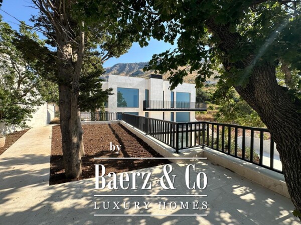 photo 6 Seafront Modern New Villa with Pool and Access to the Beach