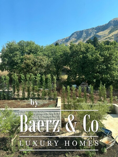 photo 15 Seafront Modern New Villa with Pool and Access to the Beach