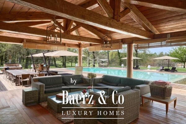 photo 8 Elegant private mansion in the heart of a vast estate