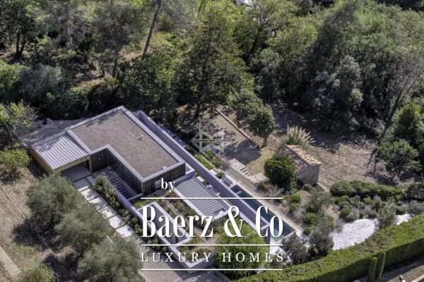 photo 3 Contemporary home within walking distance of the village