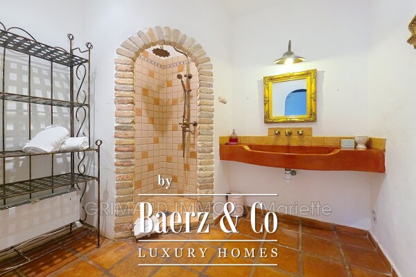 photo 7 Grimaud, France