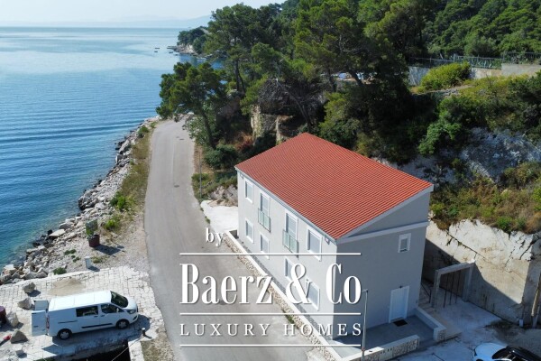 photo 8 Brač, Selca – seafront house with apartments and business premises