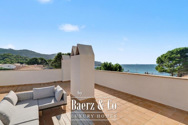 photo 17 Singular house with open sea views and private rooftop