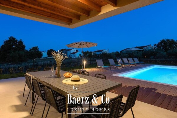 photo 5 Istria, Svetvinčenat, modern luxury villa with a heated swimming pool