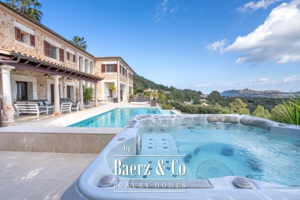 photo 5 Majestic 6-bedroom luxury villa with sea views and rental licence