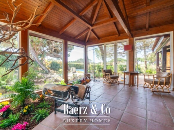 photo 4 Single storey 3 bedroom villa with swimming pool, tennis court and plot of 5,320 sqm in Fontanelas, Sintra