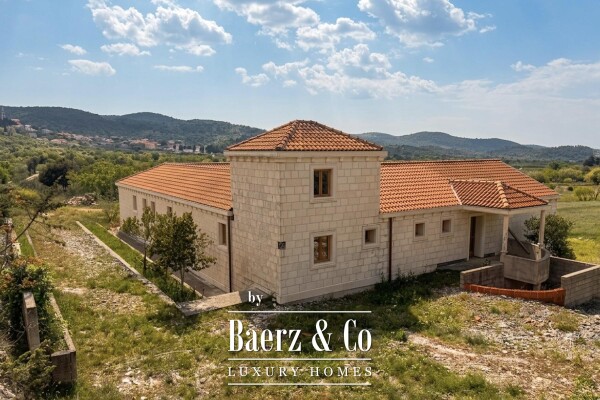 photo 3 Brač, Nerežišća, a stone villa on a spacious plot of 28,122 m².