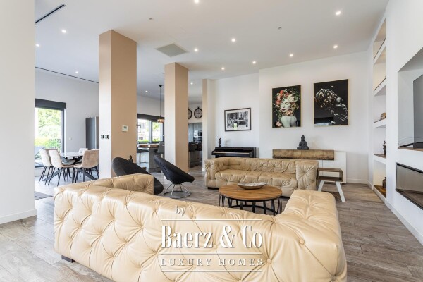 photo 1 Podstrana, luxury villa in an attractive location