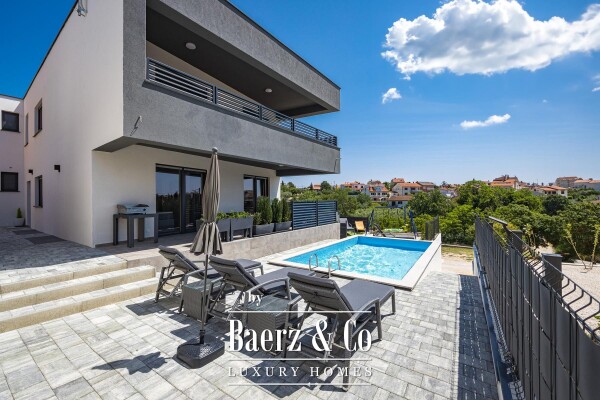 photo 1 Medulin, luxury villa with three apartments, sea view and pool, near beach