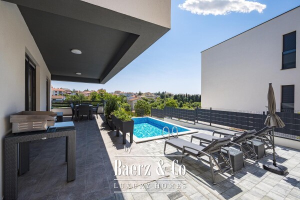 photo 3 Medulin, luxury villa with three apartments, sea view and pool, near beach