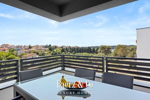 photo 22 Medulin, luxury villa with three apartments, sea view and pool, near beach